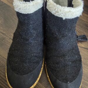 Cozy Black Winter Boots